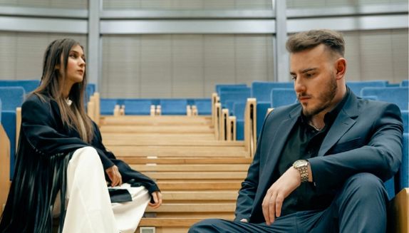 Okładka wpisu Krystian Ochman i Jerry Heil w singlu „Bronia”. Solidarnie z Ukrainą