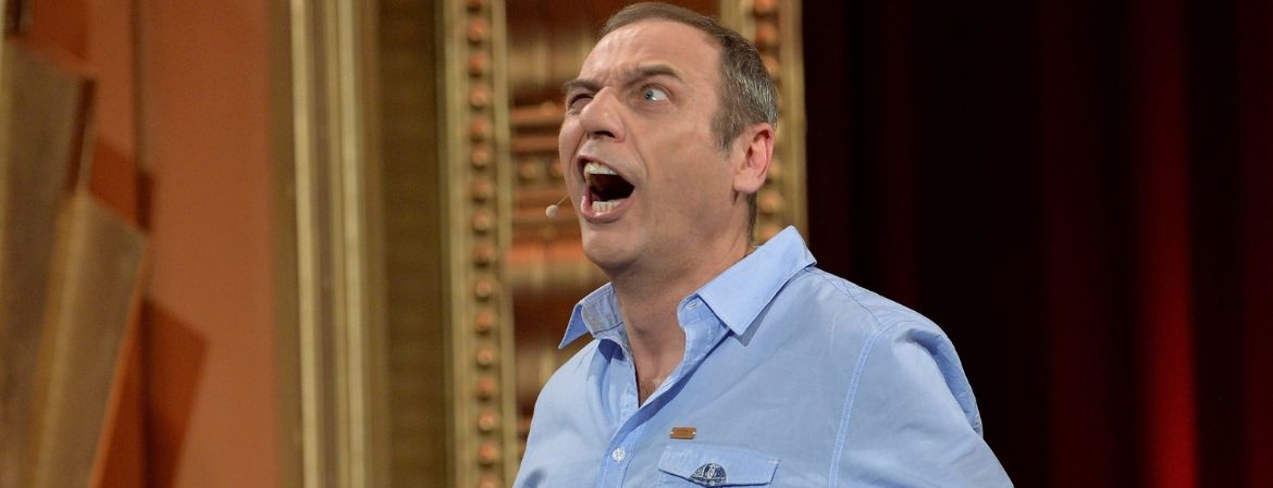 Okładka wpisu Tomasz Sapryk – aktor czy reżyser? W czym artysta czuje się lepiej?