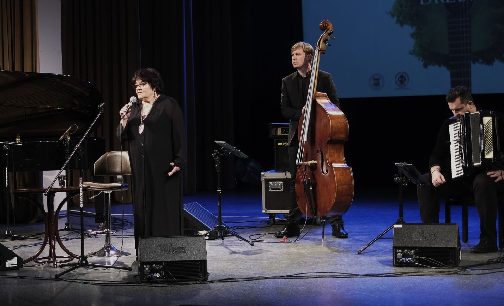Elżbieta Adamiak – „Trwaj, chwilo, trwaj”