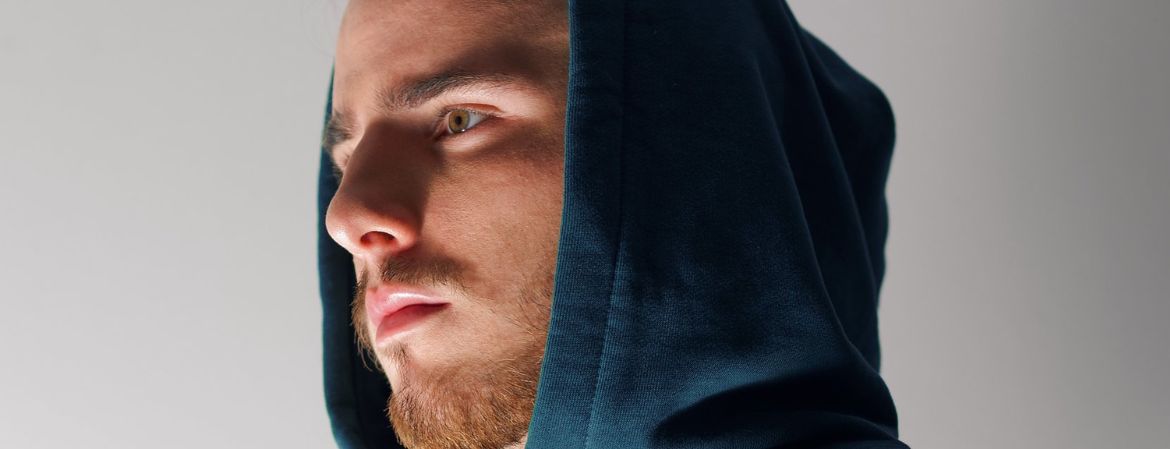 Okładka wpisu Krystian Ochman zmienia styl? Sprawdź najnowsze piosenki!