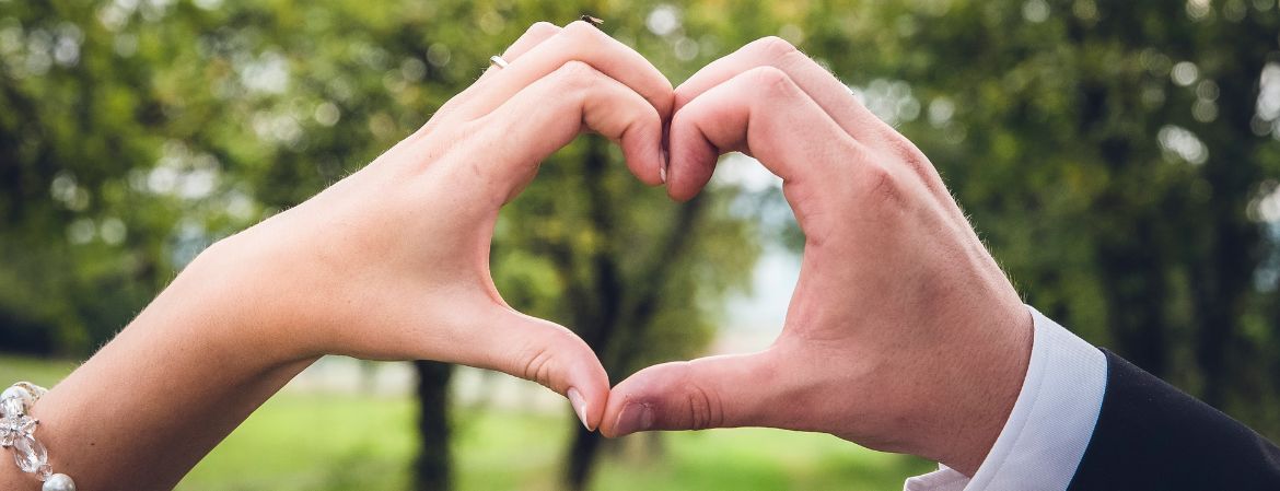 Okładka wpisu Co podarować na rocznicę ślubu? Najlepszy prezent dla żony i męża!