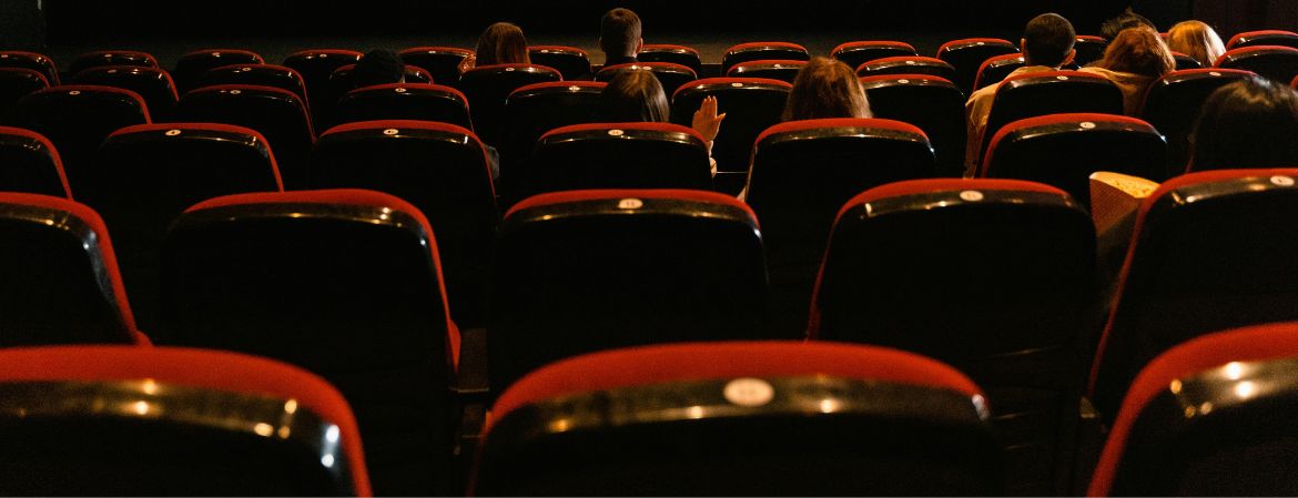 Okładka wpisu Nie wiesz z kim wyjść do teatru lub koncert? Zaproś samego siebie!